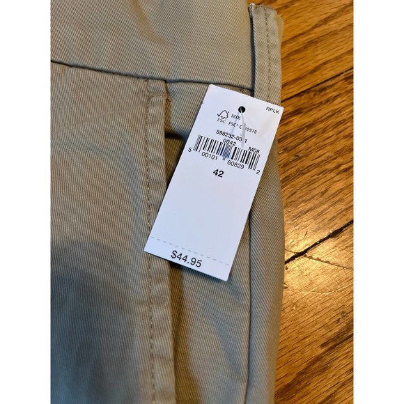 NWT Gap 6” Khaki Shorts Women’s Size 42 - Picture 2 of 4